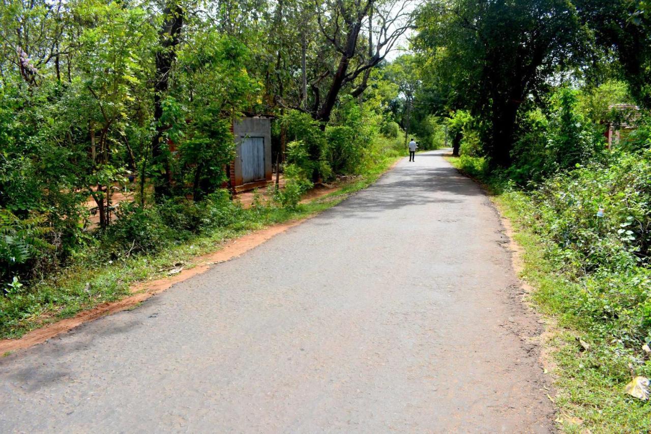 Sri Mayura Holiday Resort Kataragama Eksteriør bilde